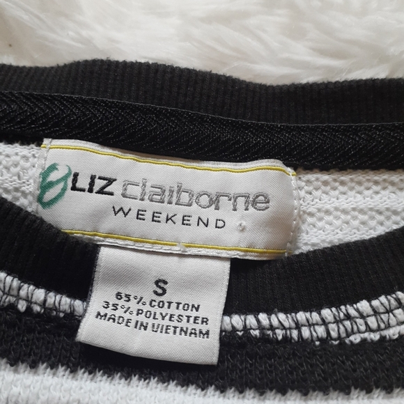 Liz Claborne 🖤🤍🖤🤍 knit top - Picture 2 of 2